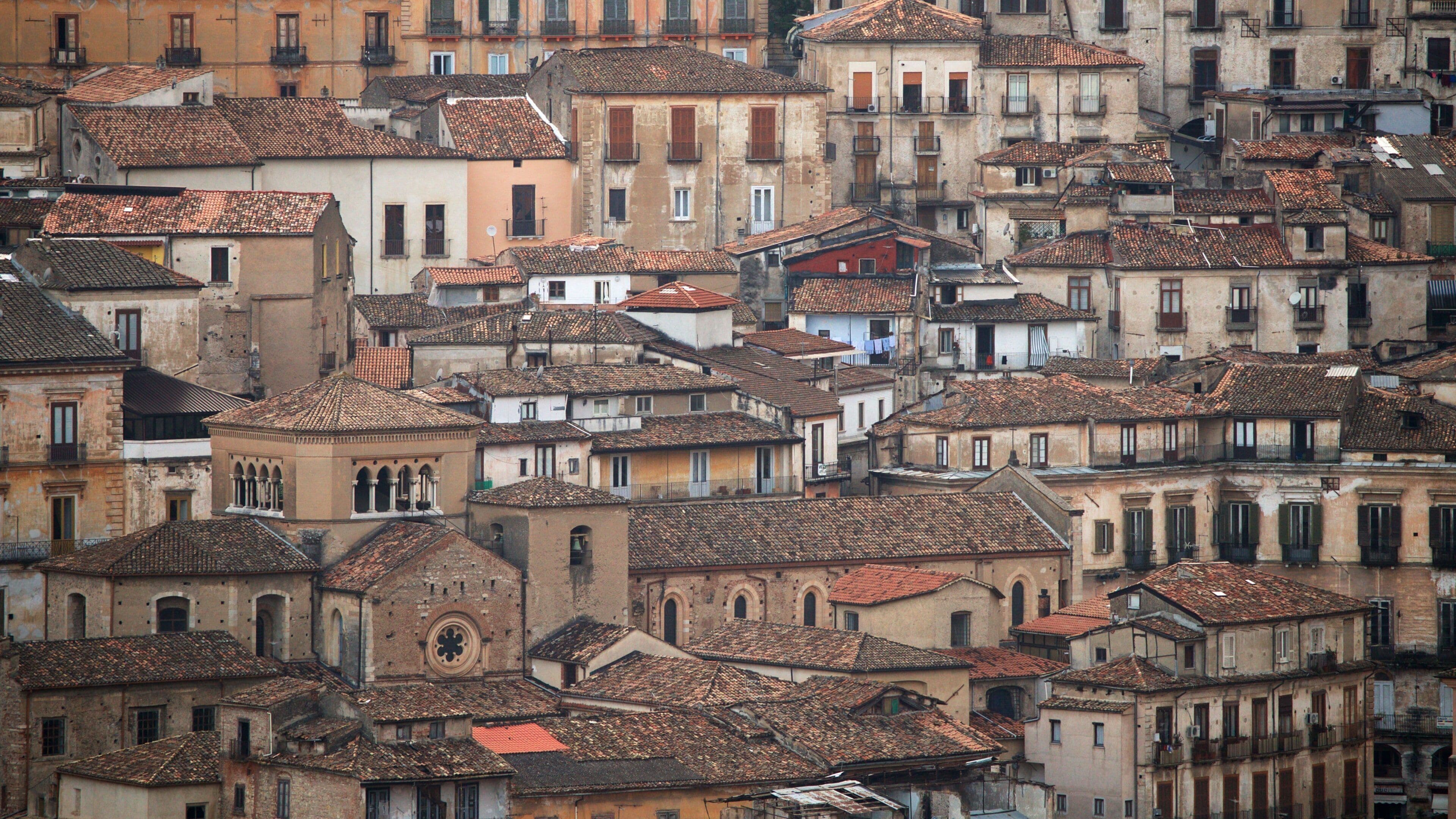 Il centro storico di Cosenza, visto dal ponte sul fiume Crati