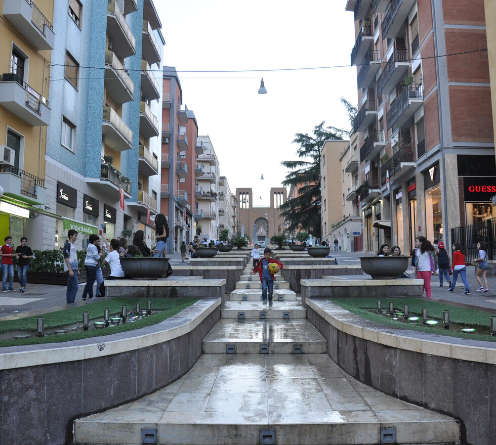 Corso Giuseppe Mazzini, la via pedonale del centro di Cosenza